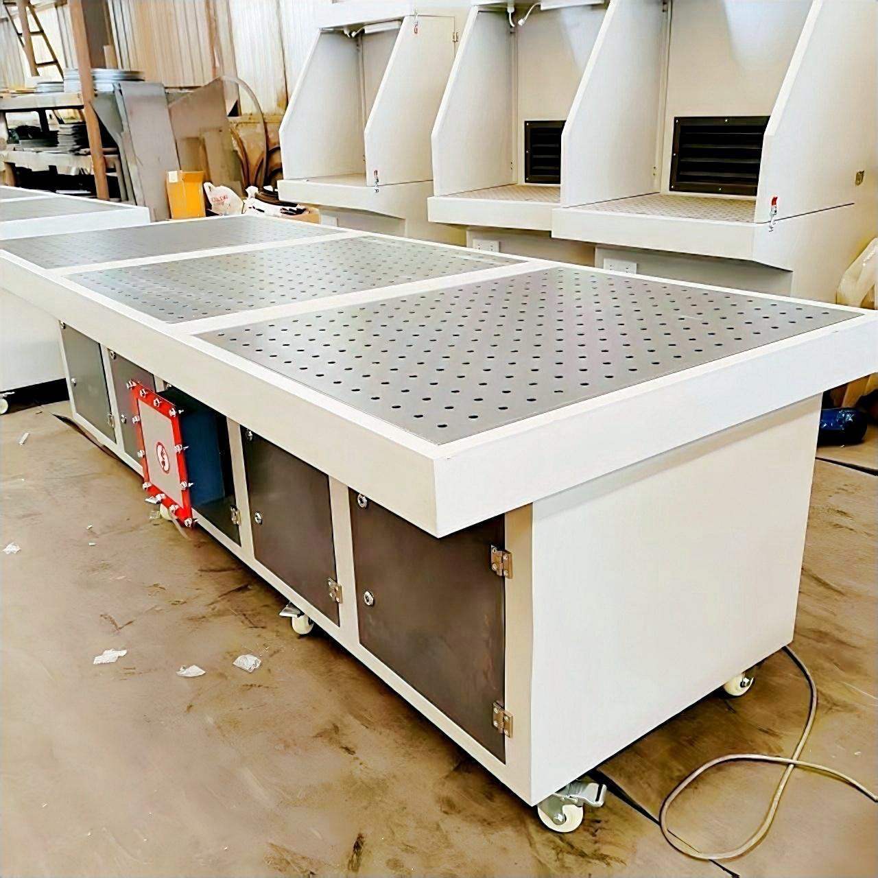What are the advantages of dust removal grinding tables for plastic processing companies?